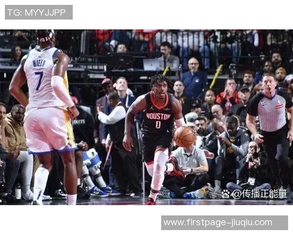 勇士队在主场以125比105战胜雷霆队展现强大实力 勇士队在主场以125比105战胜雷霆队展现强大实力